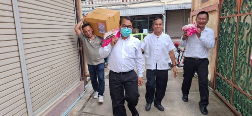 ทน.แม่สอด ลงพื้นที่เยี่ยมบ้านมอบสิ่งของอุปโภคบริโภคให้แก่ผู้สูงอายุและผู้ป่วยติดเตียง