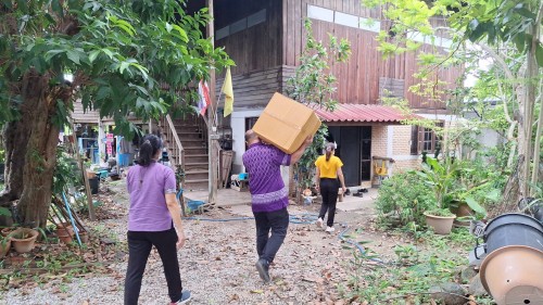 ทน.แม่สอด ลงพื้นที่เยี่ยมบ้านมอบสิ่งของอุปโภคบริโภคให้แก่ผู้สูงอายุและผู้ป่วยติดเตียง