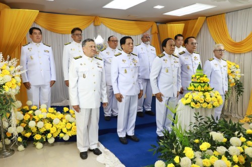 นายกเทศมนตรี พร้อมคณะผู้บริหาร เข้าร่วมการบันทึกเทปถวายพระพรชัยมงคล เนื่องในโอกาสมหามงคลที่พระบาทสมเด็จพระเจ้าอยู่หัว ทรงเจริญพระชนมพรรษา 72 พรรษา