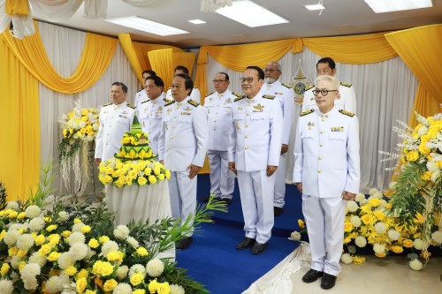 นายกเทศมนตรี พร้อมคณะผู้บริหาร เข้าร่วมการบันทึกเทปถวายพระพรชัยมงคล เนื่องในโอกาสมหามงคลที่พระบาทสมเด็จพระเจ้าอยู่หัว ทรงเจริญพระชนมพรรษา 72 พรรษา