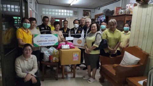 เทศบาลนครแม่สอด ลงพื้นที่มอบสิ่งของอุปโภคบริโภคให้แก่ผู้สูงอายุ ผู้พิการและผู้ยากไร้ ชุมชนดอนไชย