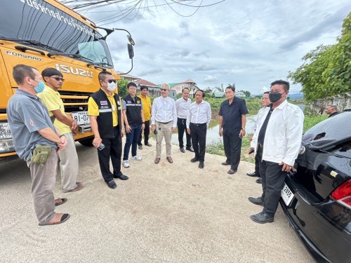 เทศบาลนครแม่สอด ร่วมกับองค์การบริหารส่วนจังหวัดตากลงพื้นที่ ติดตามการขุดลอกลำห้วย เพื่อป้องกันน้ำท่วมขัง
