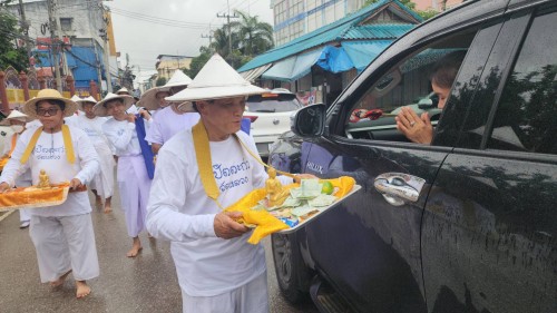 เทศบาลนครแม่สอด จัดงานสืบสานประเพณีแล้อุ๊ปั๊ดตะก่า วัดแม่ซอดน่าด่าน (วัดเงี้ยวหลวง)