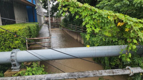 ทน.แม่สอด ลงพื้นที่ติดตามสถานการณ์น้ำ เนื่องจากมีฝนตกหนักอย่างต่อเนื่อง