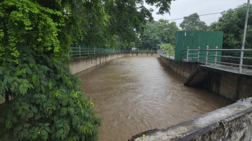 ทน.แม่สอด ลงพื้นที่ติดตามสถานการณ์น้ำ เนื่องจากมีฝนตกหนักอย่างต่อเนื่อง