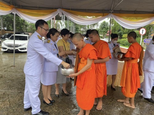 ทน.แม่สอด เข้าร่วมพิธีทำบุญตักบาตรถวายเป็นพระราชกุศล เนื่องในโอกาสวันเฉลิมพระชนมพรรษาพระบาทสมเด็จพระเจ้าอยู่หัว 28 กรกฎาคม 2567
