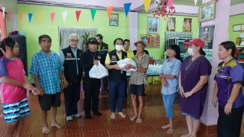 ทน.แม่สอด ลงพื้นที่มอบถุงยังชีพให้แก่ผู้ประสบภัยน้ำท่วม