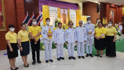 ทน.แม่สอด เข้าร่วมพิธีวางเครื่องราชสักการะและวางพานพุ่ม และ         พิธีจุดเทียนถวายพระพรชัยมงคล เฉลิมพระเกียรติพระบาทสมเด็จ         พระเจ้าอยู่หัว เนื่องในโอกาสมหามงคลเฉลิมพระเกียรติพระชนพรรษา 6 รอบ 28 กรกฎาคม 2567
