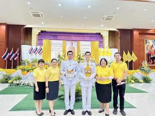 ทน.แม่สอด เข้าร่วมพิธีวางเครื่องราชสักการะและวางพานพุ่ม และ         พิธีจุดเทียนถวายพระพรชัยมงคล เฉลิมพระเกียรติพระบาทสมเด็จ         พระเจ้าอยู่หัว เนื่องในโอกาสมหามงคลเฉลิมพระเกียรติพระชนพรรษา 6 รอบ 28 กรกฎาคม 2567