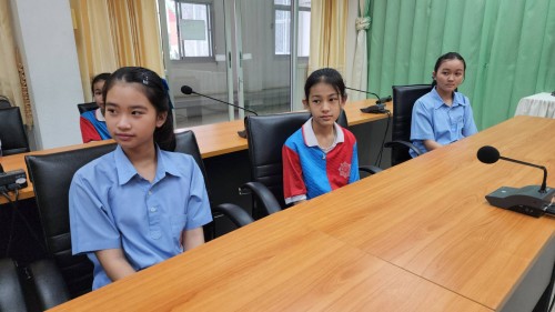 ทน.แม่สอด มอบโอวาทแก่นักเรียนโรงเรียนเทศบาลวัดชุมพลคีรี ตัวแทนเข้าร่วมการแข่งขันสวดมนต์หมู่สรรเสริญพระรัตนตรัย ทำนองสรภัญญะ ประเภททีม 5 คน ประจำปี 2567 ระดับประเทศ