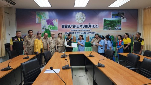 ทน.แม่สอด มอบโอวาทแก่นักเรียนโรงเรียนเทศบาลวัดชุมพลคีรี ตัวแทนเข้าร่วมการแข่งขันสวดมนต์หมู่สรรเสริญพระรัตนตรัย ทำนองสรภัญญะ ประเภททีม 5 คน ประจำปี 2567 ระดับประเทศ