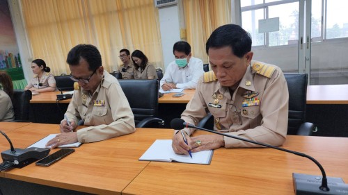ทน.แม่สอด จัดประชุมคณะผู้บริหาร หัวหน้าส่วนราชการ เพื่อมอบหมาย  สั่งการงานในโครงการต่าง ๆ และติดตามความคืบหน้างานที่มอบหมาย