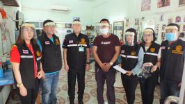 ทน.แม่สอด ออกตรวจห้างร้าน ร้านสะดวกซื้อ และแจกเฟสชิวร้านอาหาร ร้านตัดผม ร้านเสริมสวย