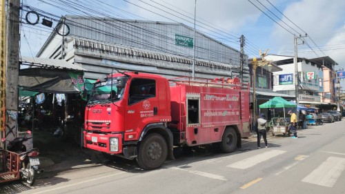 เทศบาลนครแม่สอด ลงพื้นที่ดำเนินการฉีดล้างทำความสะอาด ตลาดสดเทศบาลบ้านเหนือ 