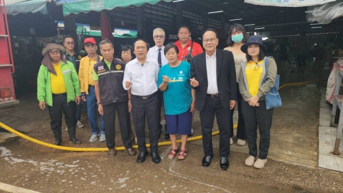 เทศบาลนครแม่สอด ลงพื้นที่ดำเนินการฉีดล้างทำความสะอาด ตลาดสดเทศบาลบ้านเหนือ 