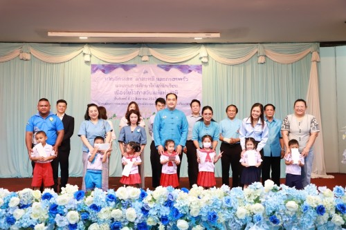 เทศบาลนครแม่สอด เข้าร่วมพิธีมอบทุนการศึกษาให้แก่นักเรียน โดย คุณอัครเดช ตาสะหลี และครอบครัว เนื่องในโอกาสวันแม่แห่งชาติ
