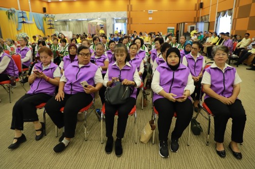 ทน.แม่สอด ร่วมพิธีมอบวุฒิบัตรแก่นักศึกษาวิทยาลัยสูงวัย นครแม่สอด ที่ผ่านการฝึกอบรม "โครงการส่งเสริมสุขภาพผู้สูงอายุสร้างจิตสดใส ร่างกายแข็งแรง" รุ่นที่ 2 และโครงการพัฒนาศักยภาพผู้สูงอายุเทศบาลนครแม่สอด ประจำปีงบประมาณ พ.ศ.2567