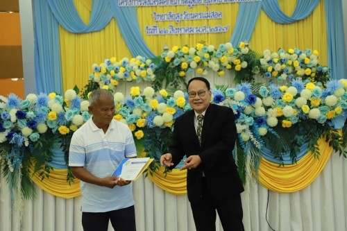 ทน.แม่สอด ร่วมพิธีมอบวุฒิบัตรแก่นักศึกษาวิทยาลัยสูงวัย นครแม่สอด ที่ผ่านการฝึกอบรม "โครงการส่งเสริมสุขภาพผู้สูงอายุสร้างจิตสดใส ร่างกายแข็งแรง" รุ่นที่ 2 และโครงการพัฒนาศักยภาพผู้สูงอายุเทศบาลนครแม่สอด ประจำปีงบประมาณ พ.ศ.2567