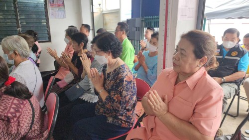เทศบาลนครแม่สอด ร่วมทำบุญทอดผ้าป่าสามัคคี ณ ที่ทำการชุมชนตาลเดี่ยว