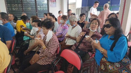 เทศบาลนครแม่สอด ร่วมทำบุญทอดผ้าป่าสามัคคี ณ ที่ทำการชุมชนตาลเดี่ยว