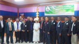 ดร.เทอดเกียรติ ชินสรนันท์ นายกเทศมนตรีนครแม่สอด ประธานเปิดประชุม UMA และวิทยากร ให้ความรู้ แก่ ผู้สื่อข่าวสมาพันธ์สื่อมวลชนอาเซียน THE UNION MEDIA OF ASEAN -รองรับสื่อมวลชนไร้พรมแดน AEC