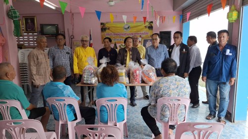 เทศบาลนครแม่สอด ลงพื้นที่มอบถุงยังชีพให้แก่ผู้ประสบภัยน้ำท่วม ในเขตพื้นที่เทศบาลนครแม่สอด