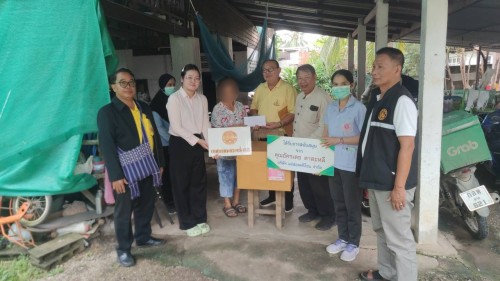 เทศบาลนครแม่สอด ลงพื้นที่มอบสิ่งของอุปโภคบริโภคให้แก่ผู้สูงอายุ ผู้ป่วยติดเตียง และผู้ยากไร้ 