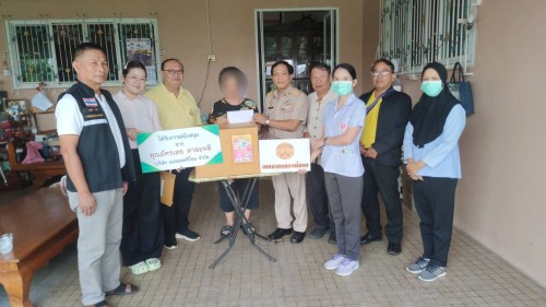 เทศบาลนครแม่สอด ลงพื้นที่มอบสิ่งของอุปโภคบริโภคให้แก่ผู้สูงอายุ ผู้ป่วยติดเตียง และผู้ยากไร้ 