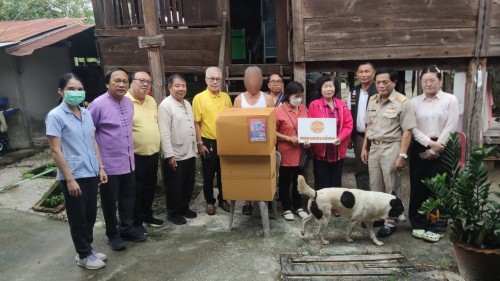 เทศบาลนครแม่สอด ลงพื้นที่มอบสิ่งของอุปโภคบริโภคให้แก่ผู้สูงอายุ ผู้ป่วยติดเตียง และผู้ยากไร้ 