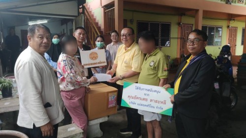 เทศบาลนครแม่สอด ลงพื้นที่มอบสิ่งของอุปโภคบริโภคให้แก่ผู้สูงอายุ ผู้ป่วยติดเตียง และผู้ยากไร้ 