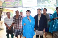 ผู้ว่าตากฯ นายอำเภอ และนายกนครแม่สอด ลงพื้นที่แก้ไขน้ำท่วมและช่วยเหลือประชาชน