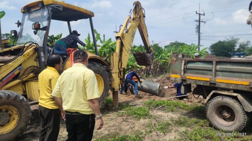 ทน.แม่สอด ลงพื้นที่ติดตามความเรียบร้อยการก่อสร้างปรับปรุงเสริมผิวจราจรแอสฟัลท์ติก และขุดร่องระบายน้ำ วางท่อระบายน้ำ ชุมชนอิสลาม