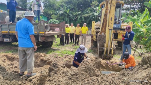 ทน.แม่สอด ลงพื้นที่ติดตามความเรียบร้อยการก่อสร้างปรับปรุงเสริมผิวจราจรแอสฟัลท์ติก และขุดร่องระบายน้ำ วางท่อระบายน้ำ ชุมชนอิสลาม