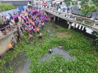 เทศบาลนครแม่สอด ดำเนินโครงการ ขุดลอกลำห้วยแม่สอด รวมพลัง รวมใจ ชาวนครแม่สอด 