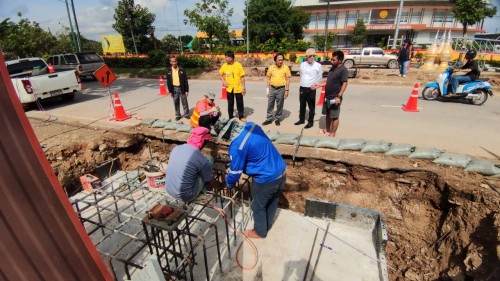 ทน.แม่สอด ลงพื้นที่ติดตามความเรียบร้อย การก่อสร้างซุ้มเฉลิมพระเกียรติพระบาทสมเด็จพระเจ้าอยู่หัว