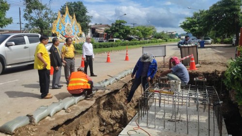 ทน.แม่สอด ลงพื้นที่ติดตามความเรียบร้อย การก่อสร้างซุ้มเฉลิมพระเกียรติพระบาทสมเด็จพระเจ้าอยู่หัว