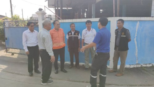 เทศบาลนครแม่สอด ดำเนินการฉีดล้างทำความสะอาดท่อระบายน้ำชุมชนร่วมใจ