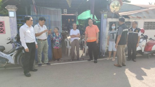 เทศบาลนครแม่สอด ดำเนินการฉีดล้างทำความสะอาดท่อระบายน้ำชุมชนร่วมใจ