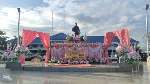 เทศบาลนครแม่สอด ร่วมพิธีวางพวงมาลาถวายราชสักการะพระบาทสมเด็จพระจุลจอมเกล้าเจ้าอยู่หัว รัชกาลที่ 5 "วันปิยมหาราช“ เนื่องในวันคล้ายวันสวรรคต