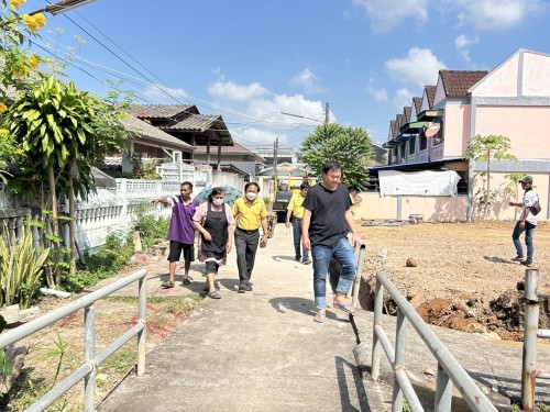 ทน.แม่สอด ลงพื้นที่ติดตามความคืบหน้าโครงการก่อสร้างถนนคอนกรีตเสริมเหล็ก พร้อมวางท่อระบายน้ำ และการก่อสร้างรางระบายน้ำ 