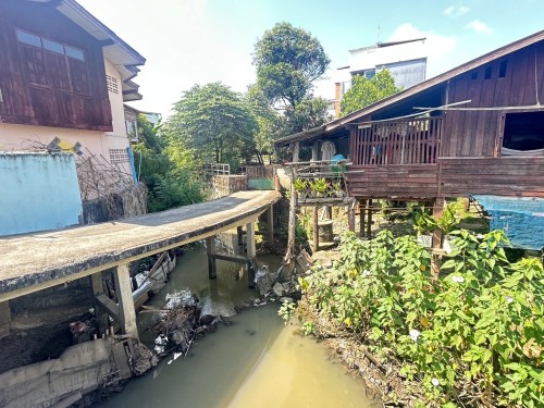 ทน.แม่สอด ลงพื้นที่ติดตามความคืบหน้าโครงการก่อสร้างถนนคอนกรีตเสริมเหล็ก พร้อมวางท่อระบายน้ำ และการก่อสร้างรางระบายน้ำ 