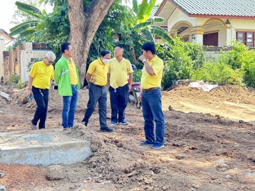 ทน.แม่สอด ลงพื้นที่ติดตามความคืบหน้าโครงการก่อสร้างถนนคอนกรีตเสริมเหล็ก พร้อมวางท่อระบายน้ำ และการก่อสร้างรางระบายน้ำ 