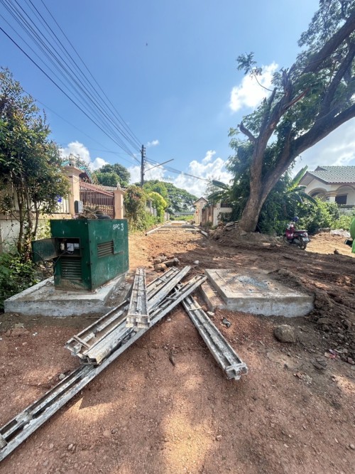 ทน.แม่สอด ลงพื้นที่ติดตามความคืบหน้าโครงการก่อสร้างถนนคอนกรีตเสริมเหล็ก พร้อมวางท่อระบายน้ำ และการก่อสร้างรางระบายน้ำ 