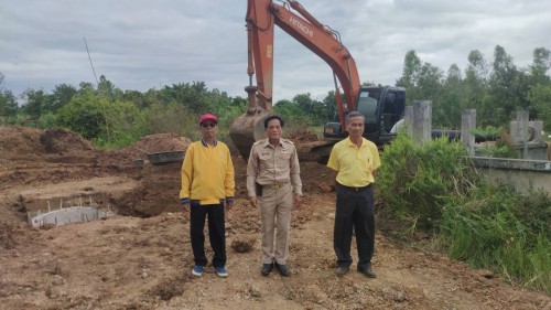 ทน.แม่สอด ลงพื้นที่ติดตามความคืบหน้าโครงการก่อสร้างถนนคอนกรีตเสริมเหล็กและโครงการก่อสร้างวางท่อระบายน้ำ