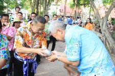 เทศบาลนครแม่สอด เข้าร่วมพิธีรดน้ำดำหัวผู้ว่าราชการจังหวัดตาก เนื่องในประเพณีสงกรานต์ ประจำปี 2561 17 เมษายน 2561