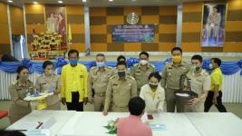 ทน.แม่สอดมอบเงินช่วยเหลือผู้ประสบสภาวะยากลำบากจากสถานการณ์โควิด-19 