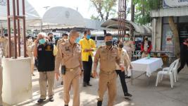 ทน.แม่สอดมอบเงินช่วยเหลือผู้ประสบสภาวะยากลำบากจากสถานการณ์โควิด-19 