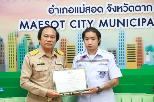 ทน.แม่สอด ได้รับโล่ประกาศเกียรติคุณ การรับรองตามมาตรฐานองค์กรอื่นใดที่ให้บริการแก่คนพิการระดับ "ดีมาก" ในงานวันคนพิการสากลประจำปี 2567 และร่วมแสดงความยินดีกับคนพิการต้นแบบจังหวัดตาก 