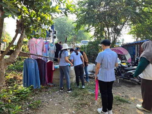ทน.แม่สอด ลงพื้นที่ดำเนินการสำรวจบ่อน้ำ เติมคลอรีนเพื่อฆ่าเชื้อโรคพร้อมทดสอบคุณภาพของน้ำ ในเขตเทศบาลนครแม่สอด