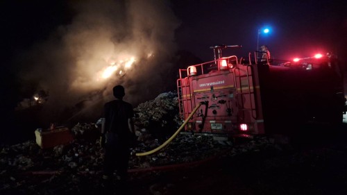 เทศบาลนครแม่สอด ลงพื้นที่ระงับเหตุเพลิงไหม้ บ่อขยะเทศบาลนครแม่สอด